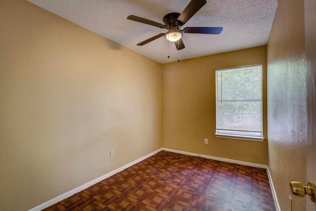 2700 S Adams Street - Photo 18