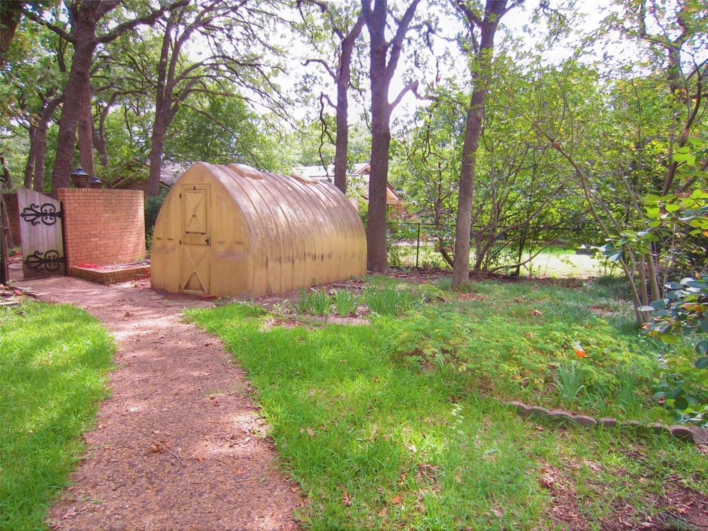 1815 Greenwood Drive - Photo 3