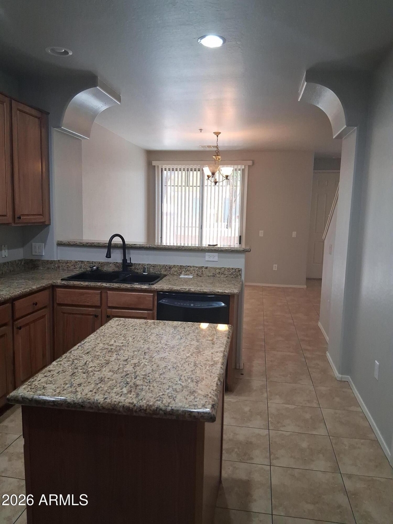 15240 N 142nd Avenue - Photo 4