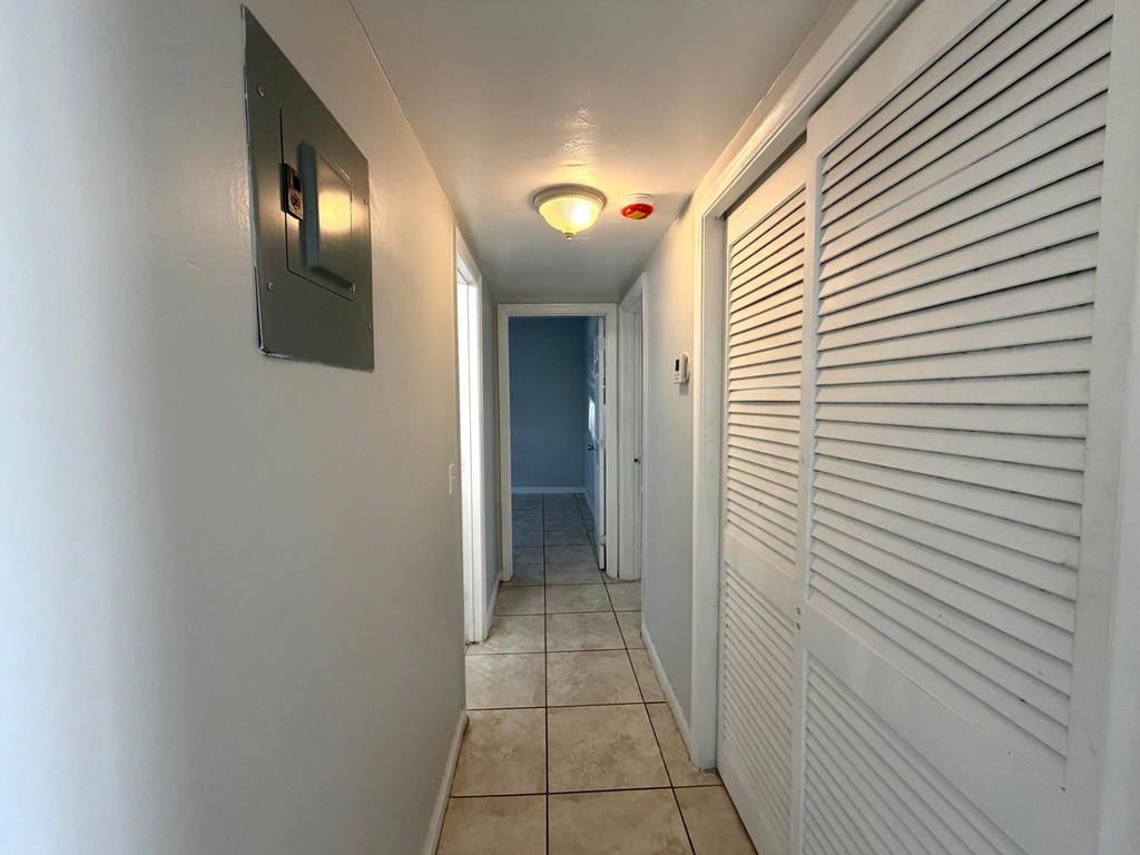 915 Ne 8th Street - Photo 5