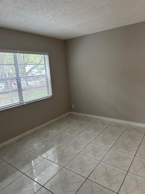 1004 Twin Lakes Drive - Photo 5