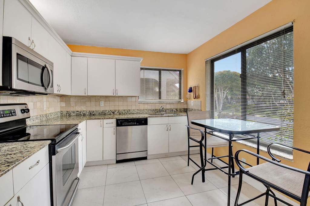 5715 Fairway Park Drive - Photo 2