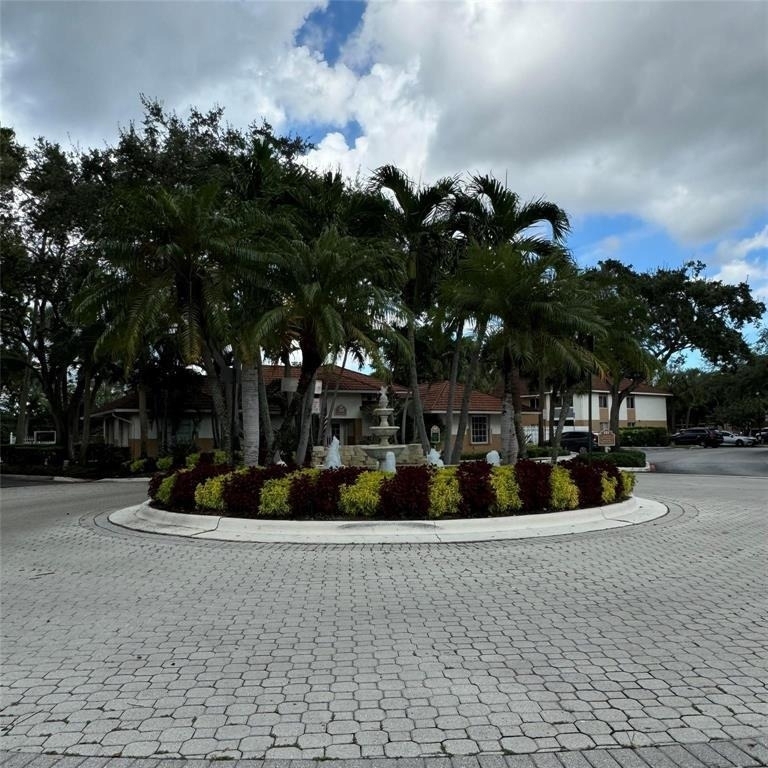 712 Nw 92nd Avenue - Photo 1