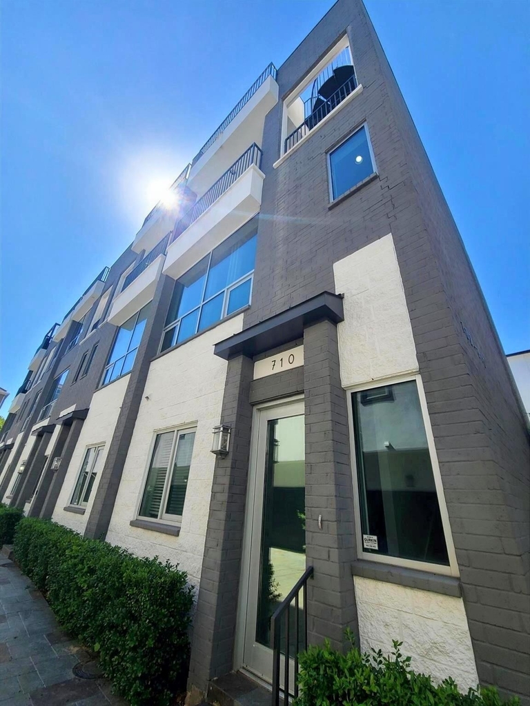 710 Colten James Lane - Photo 0