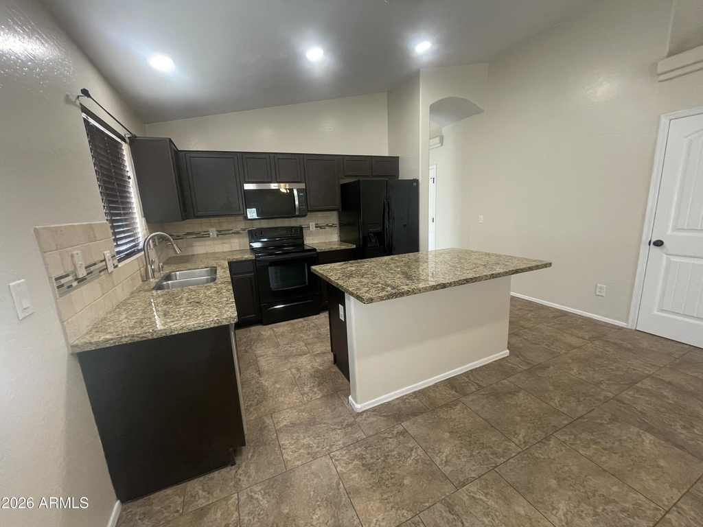 24403 N Oasis Boulevard - Photo 6