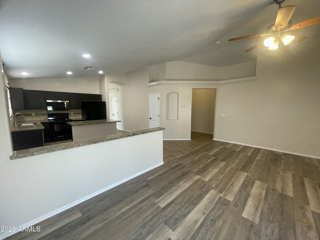 24403 N Oasis Boulevard - Photo 10