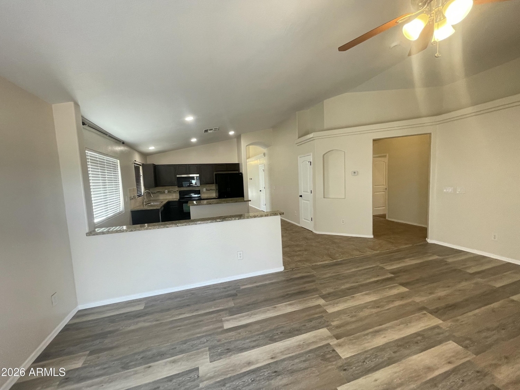 24403 N Oasis Boulevard - Photo 11