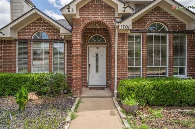 1701 Creekway Drive - Photo 0