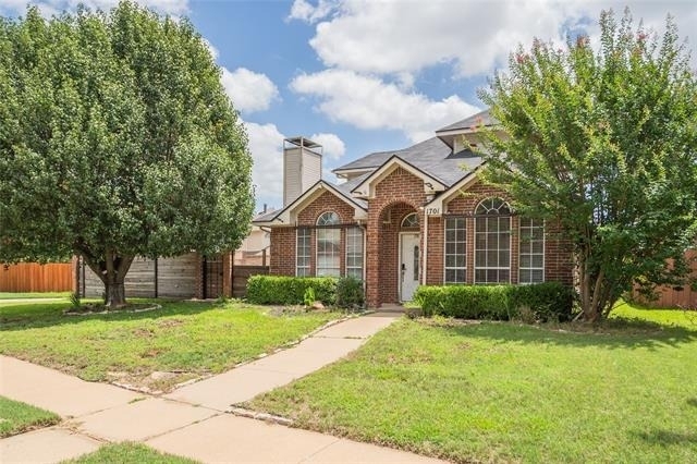 1701 Creekway Drive - Photo 2