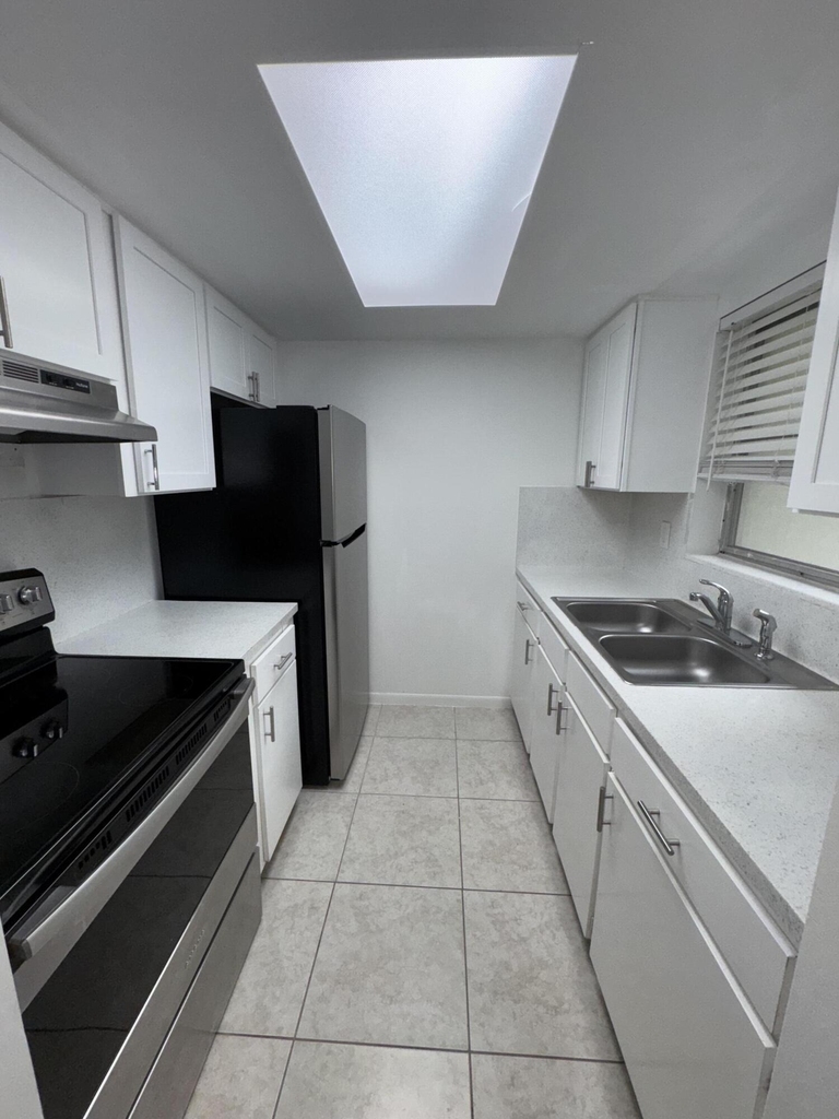 221 Se 3rd Avenue - Photo 12