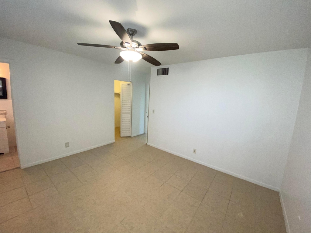 221 Se 3rd Avenue - Photo 7