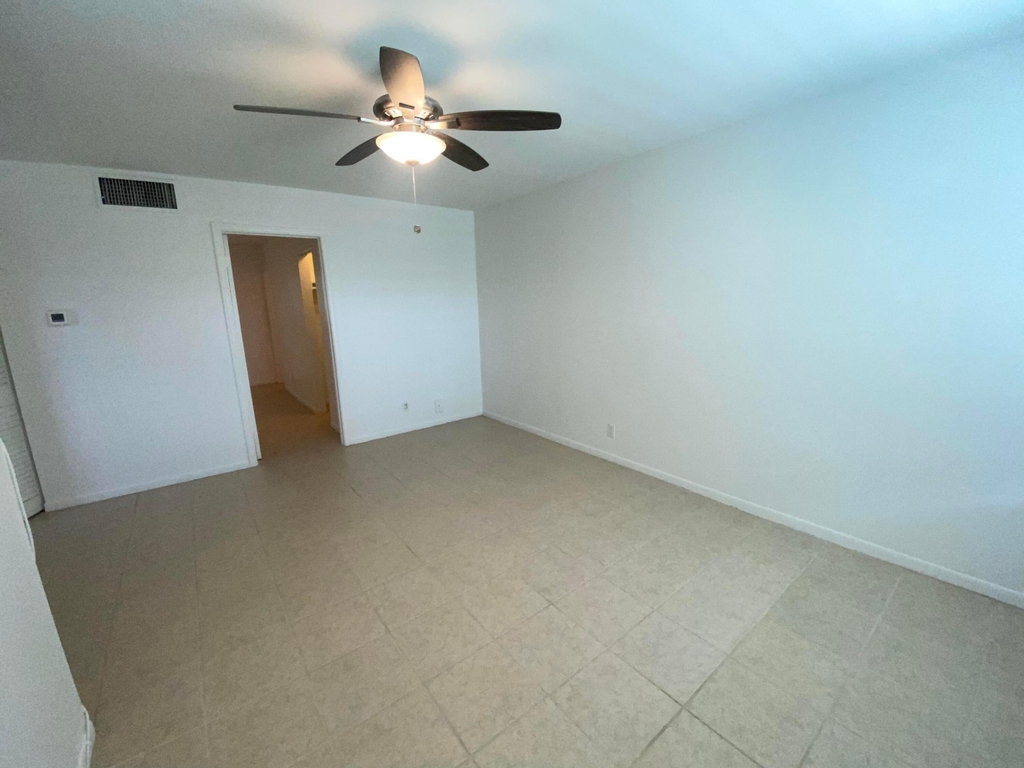 221 Se 3rd Avenue - Photo 1