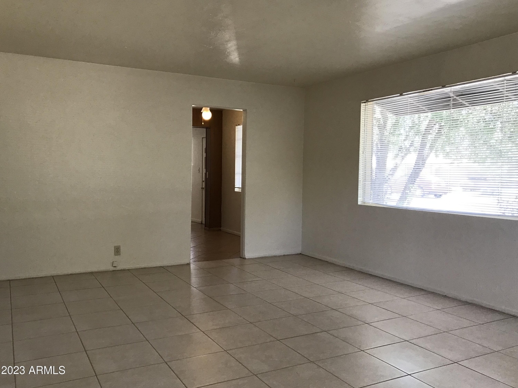 529 W 17th Place - Photo 5