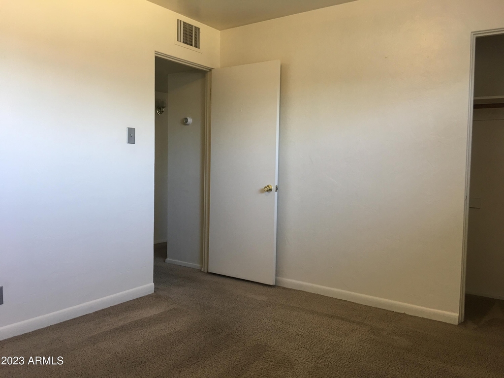 529 W 17th Place - Photo 8
