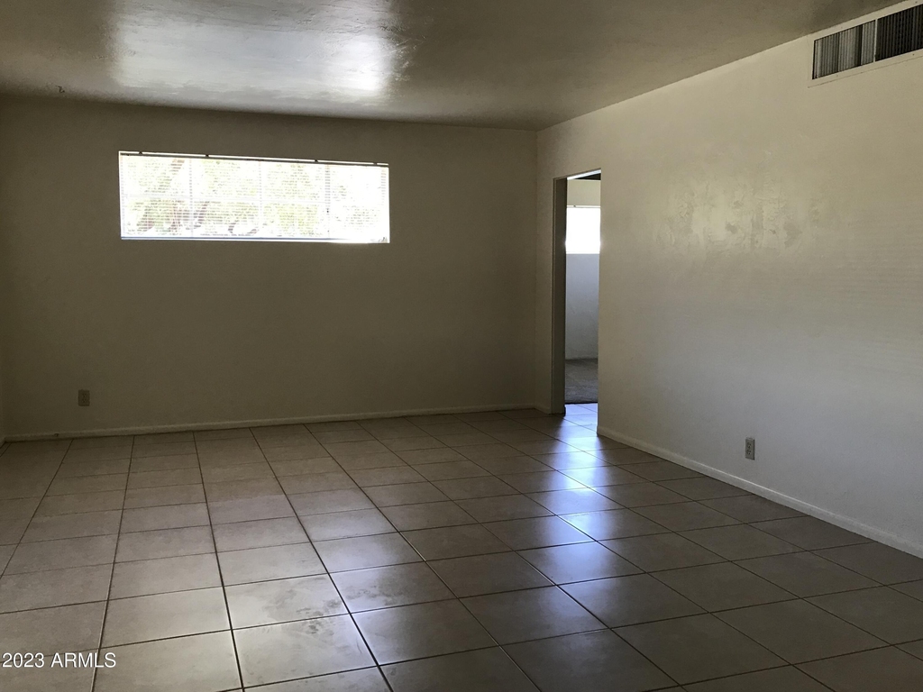 529 W 17th Place - Photo 6