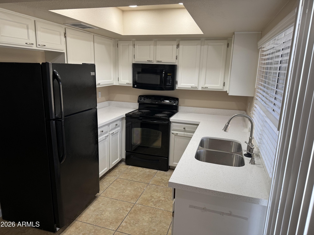 5138 W Vogel Avenue - Photo 0