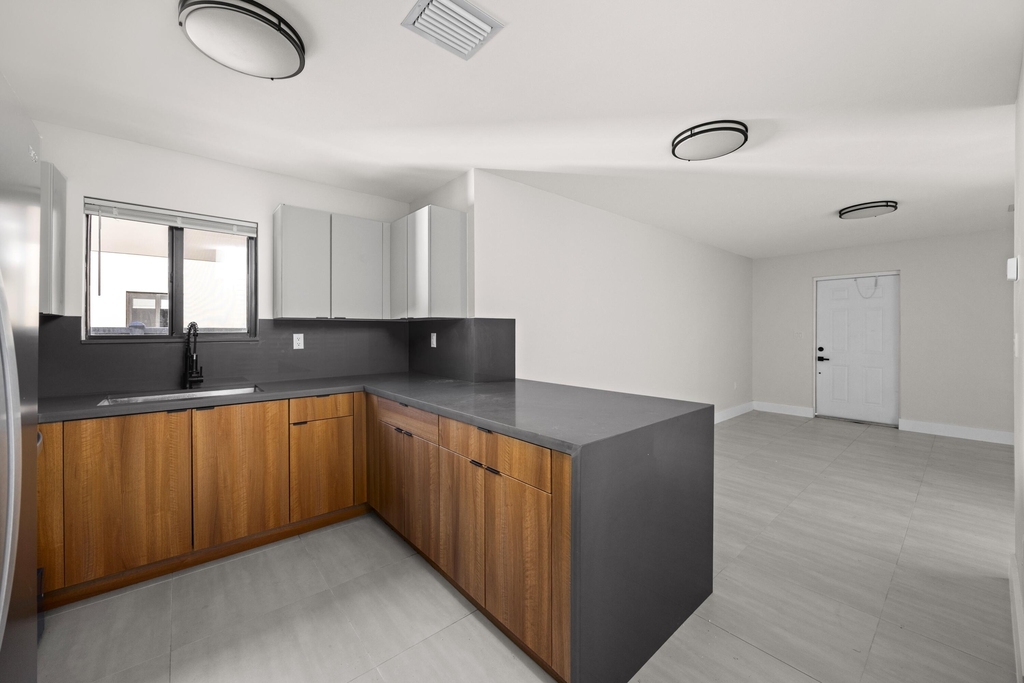 1181 Nw 66th Street - Photo 8