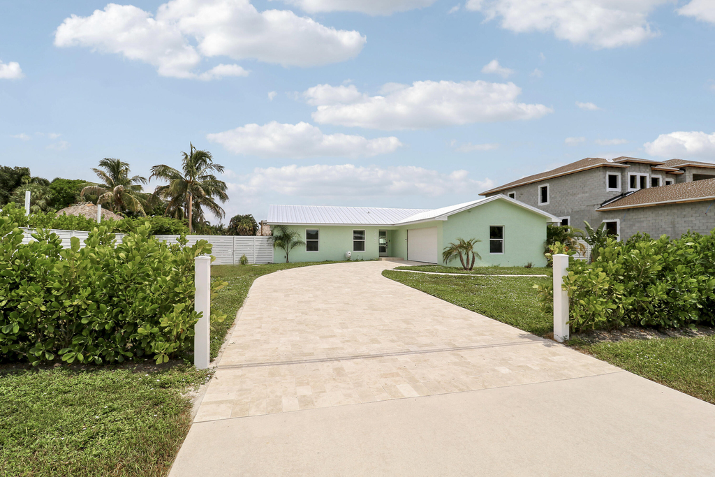 2443 E Edgewater Drive - Photo 4