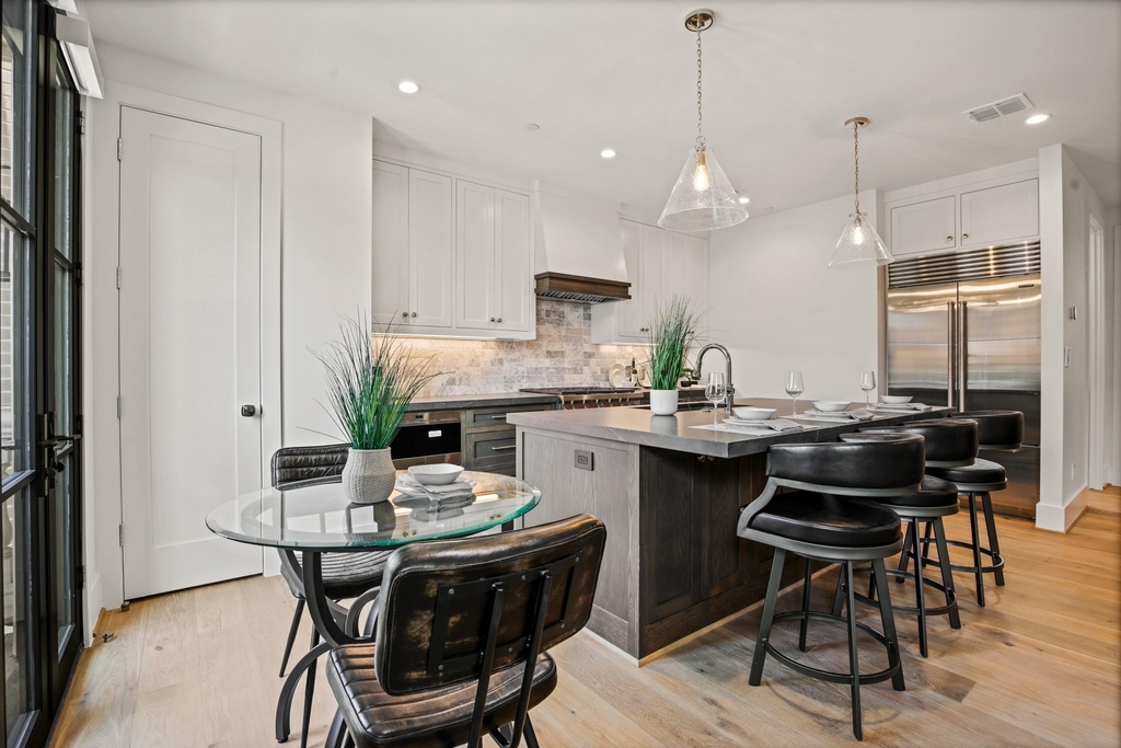 3428 Daniel Avenue - Photo 3