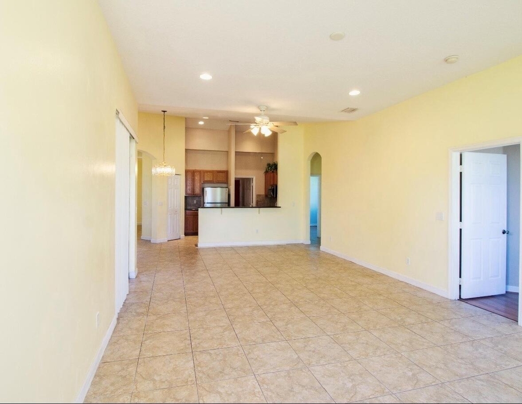 787 Se Evergreen Terrace - Photo 3
