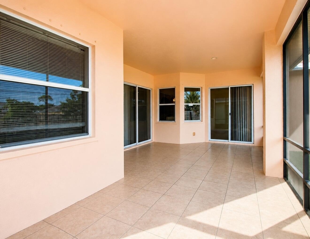 787 Se Evergreen Terrace - Photo 10