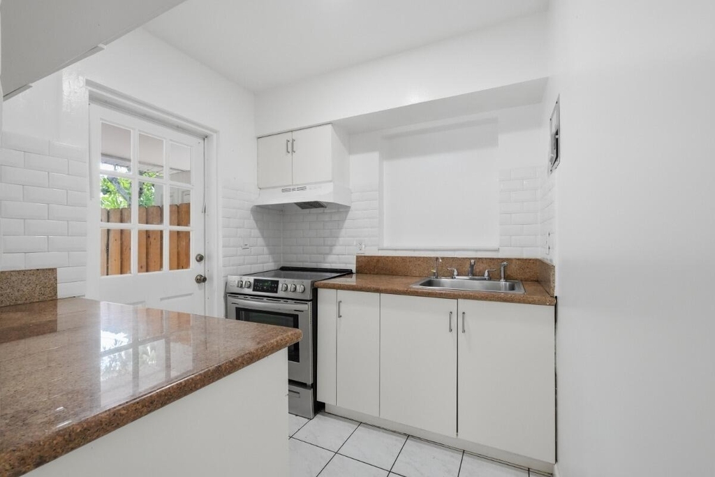 1201 N Victoria Park Road - Photo 6
