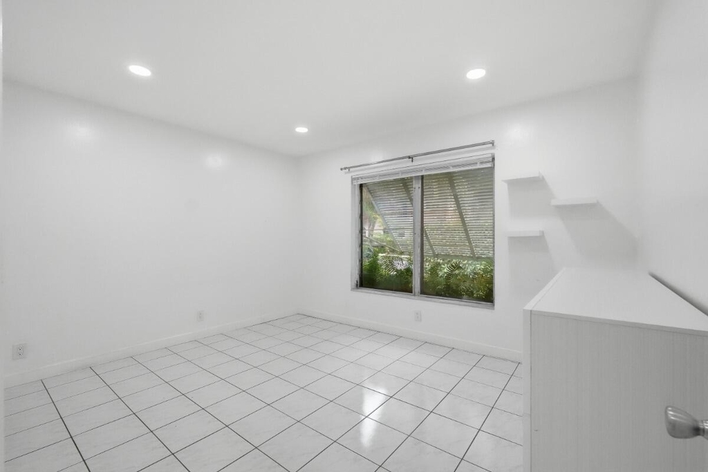 1201 N Victoria Park Road - Photo 8