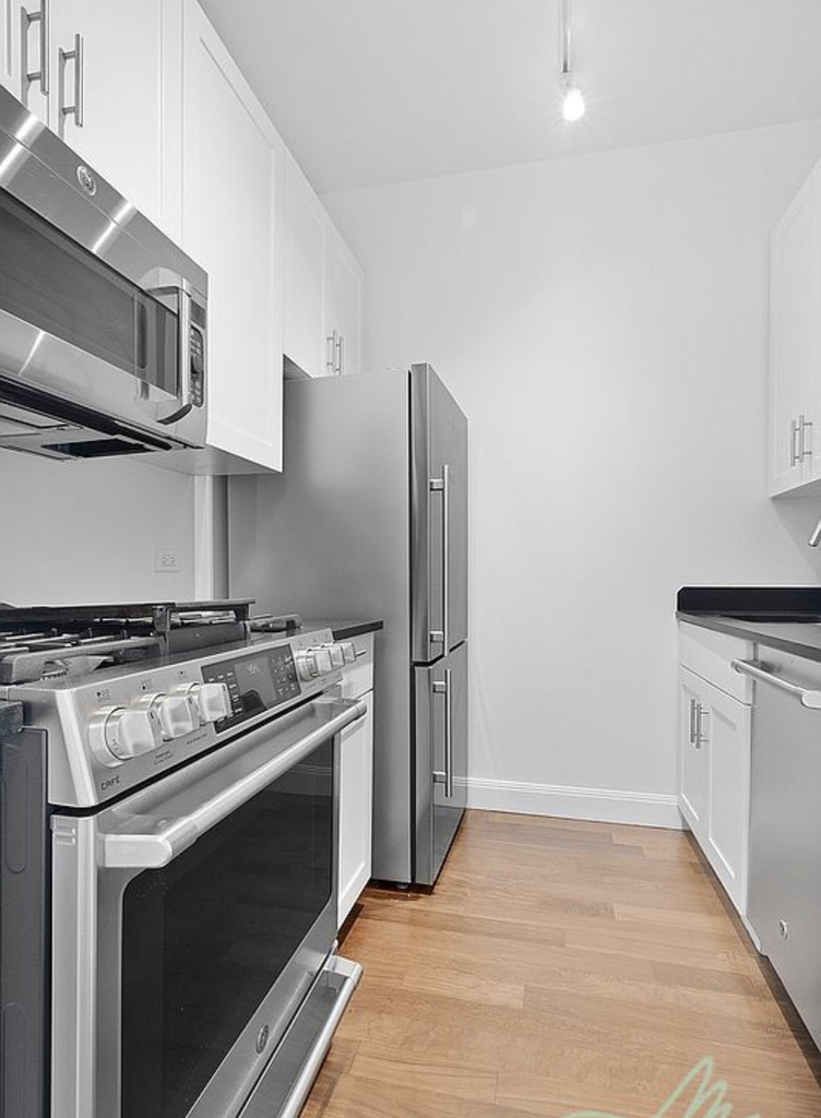  3rd Avenue - Photo 3