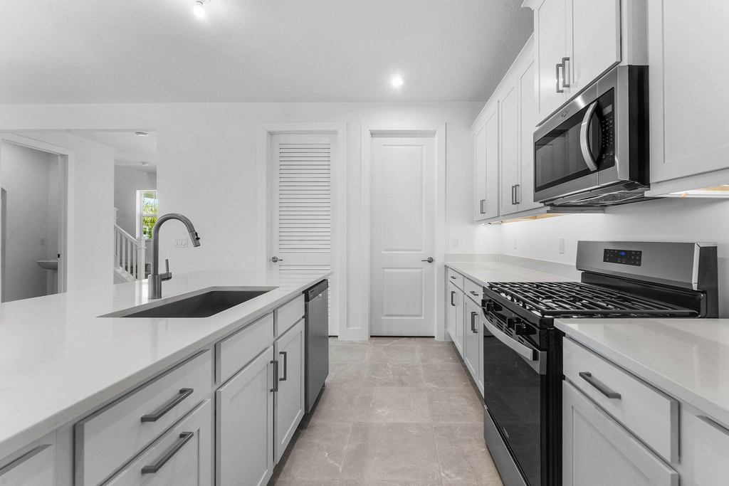 888 Sw Newfield Avenue - Photo 14