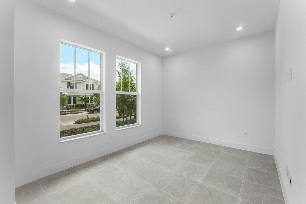 888 Sw Newfield Avenue - Photo 11
