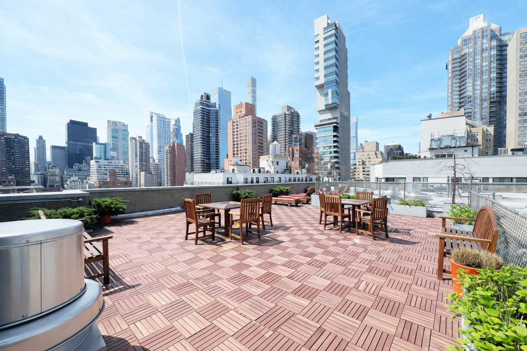 East 64th Street - Photo 13