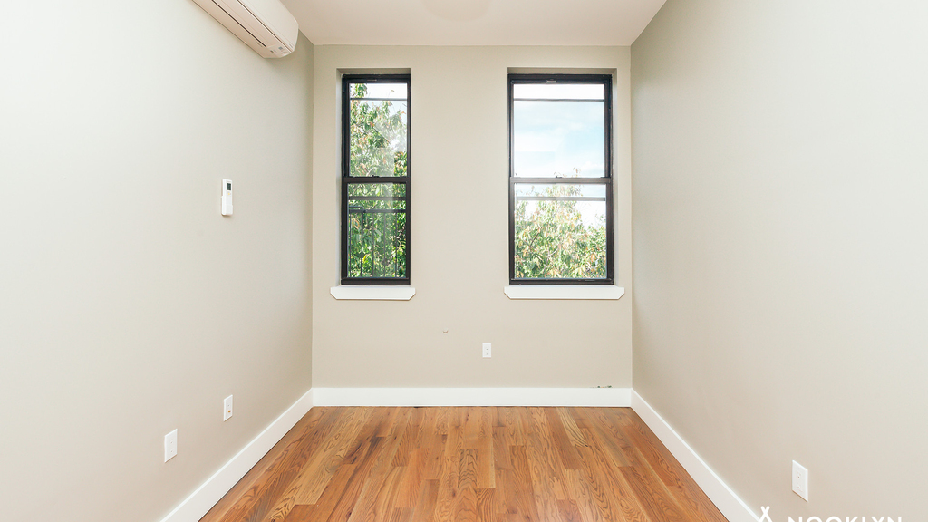 1689 Sterling Pl - Photo 6