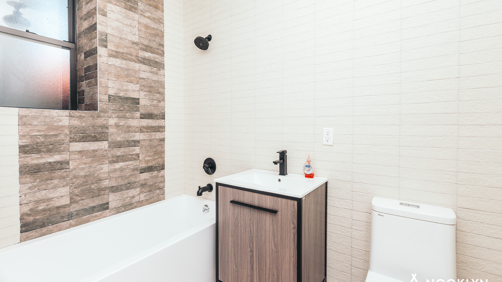 1689 Sterling Pl - Photo 2