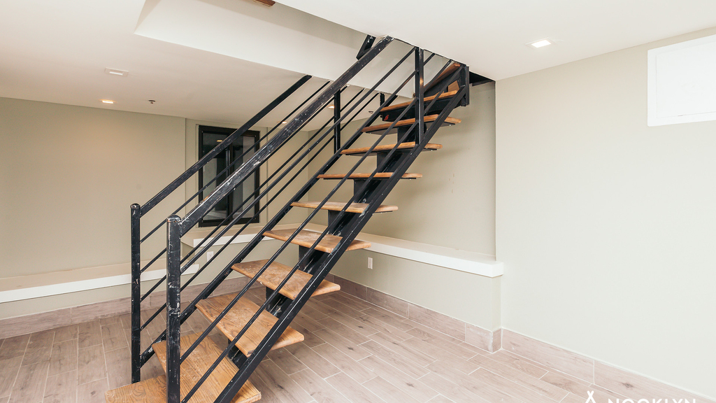 1689 Sterling Pl - Photo 5