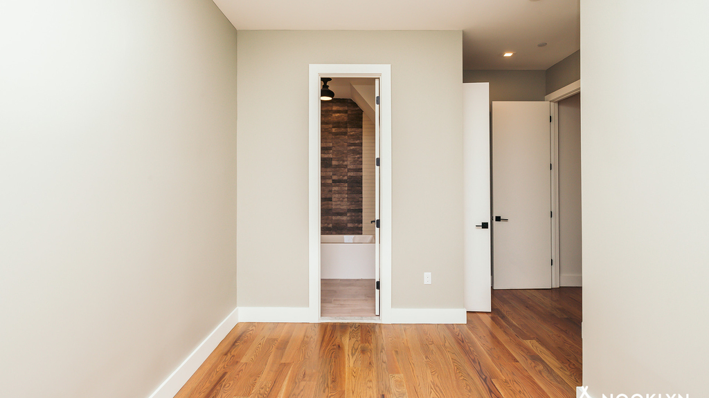 1689 Sterling Pl - Photo 7