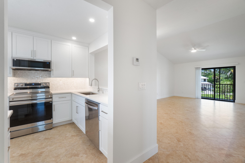 2061 Nw 21st Terrace - Photo 4