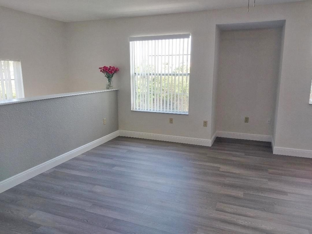 128 Sw Peacock Boulevard - Photo 2
