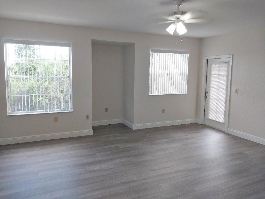 128 Sw Peacock Boulevard - Photo 1