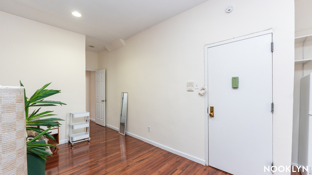 71 Pineapple St - Photo 3