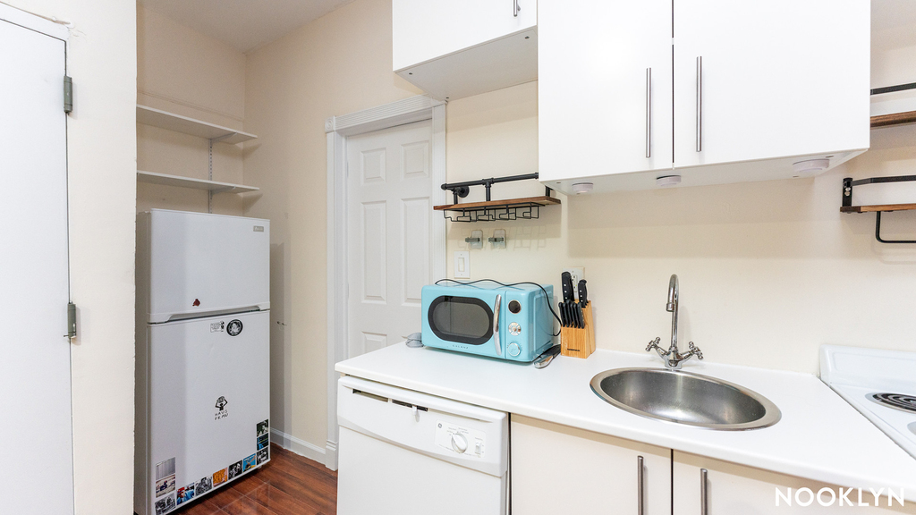 71 Pineapple St - Photo 5