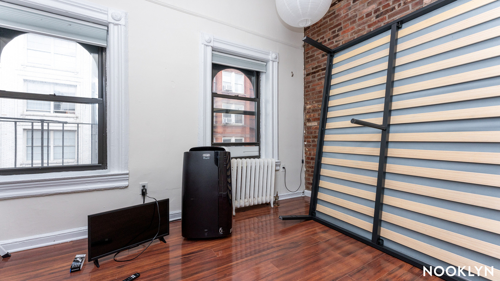 71 Pineapple St - Photo 6
