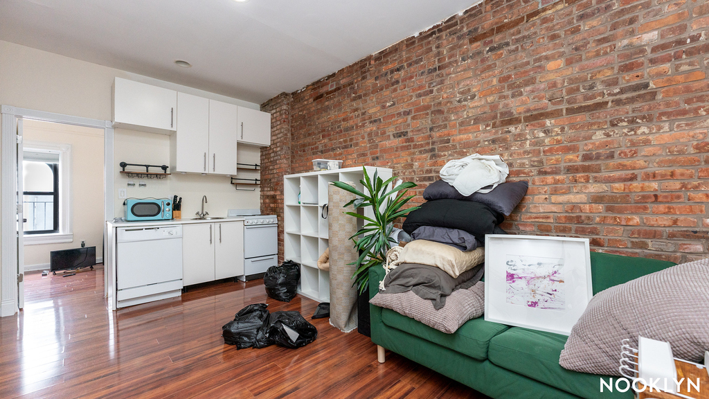 71 Pineapple St - Photo 0