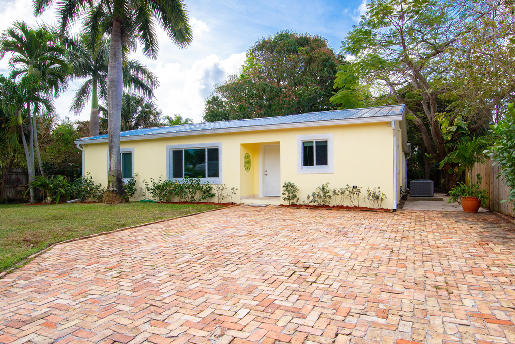 364 Orange Way - Photo 1