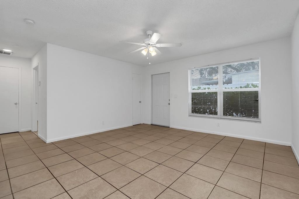 1320 Wellington Street - Photo 4