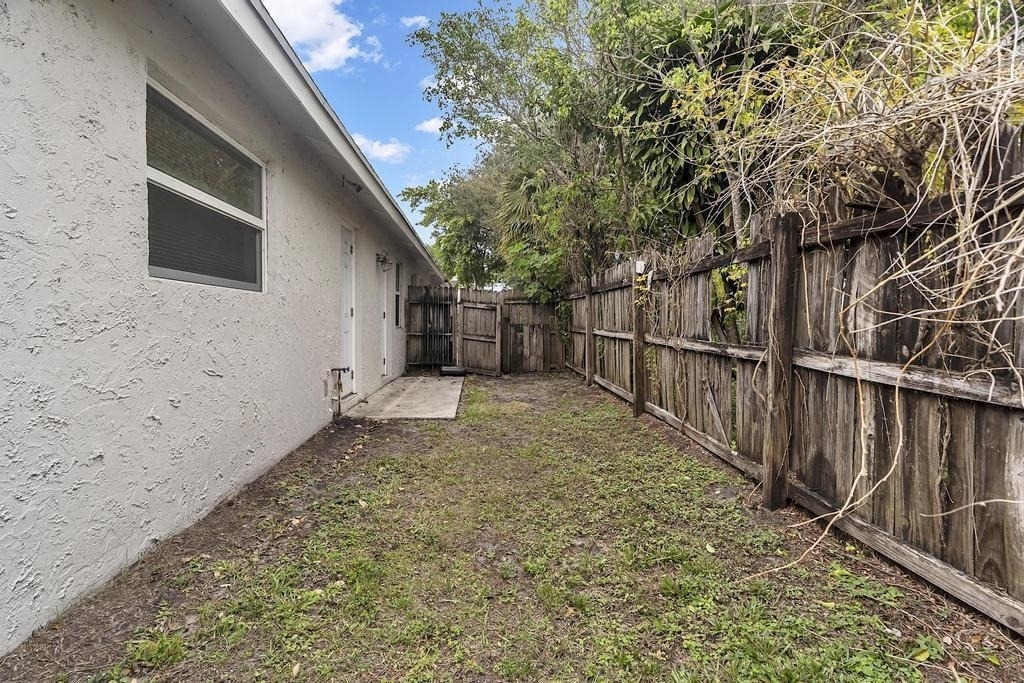 1320 Wellington Street - Photo 18