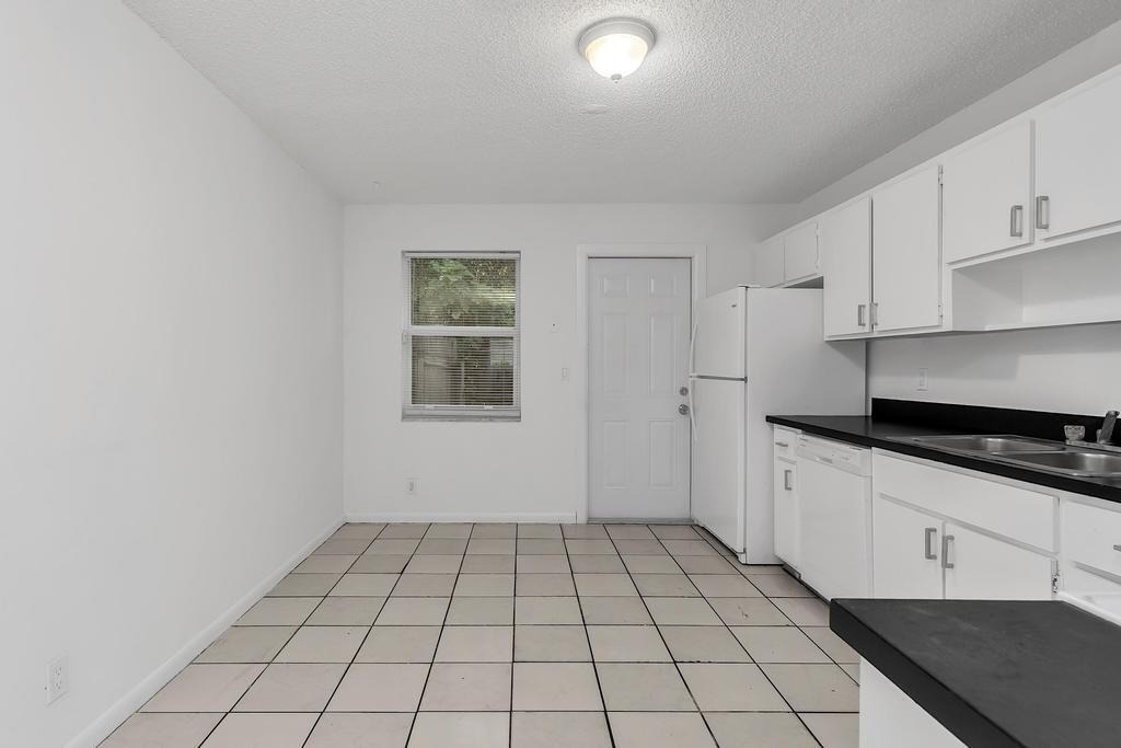 1320 Wellington Street - Photo 10