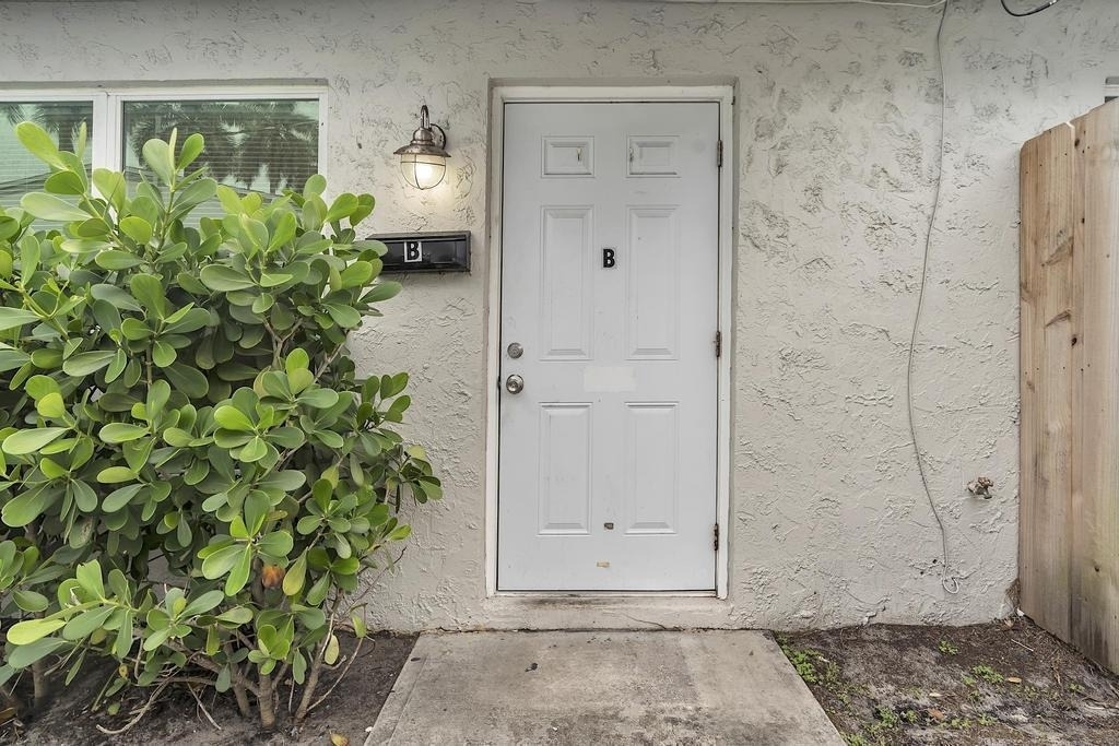 1320 Wellington Street - Photo 3