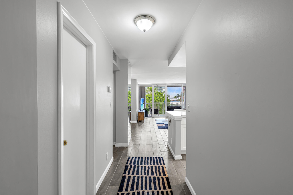2200 Ne 33rd Avenue - Photo 2