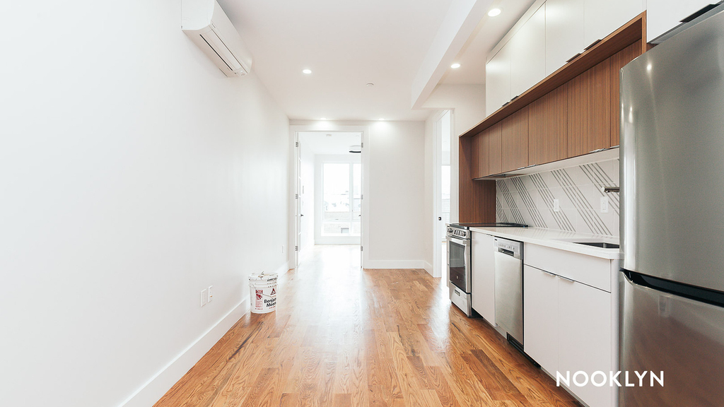 250 Lenox Rd - Photo 0
