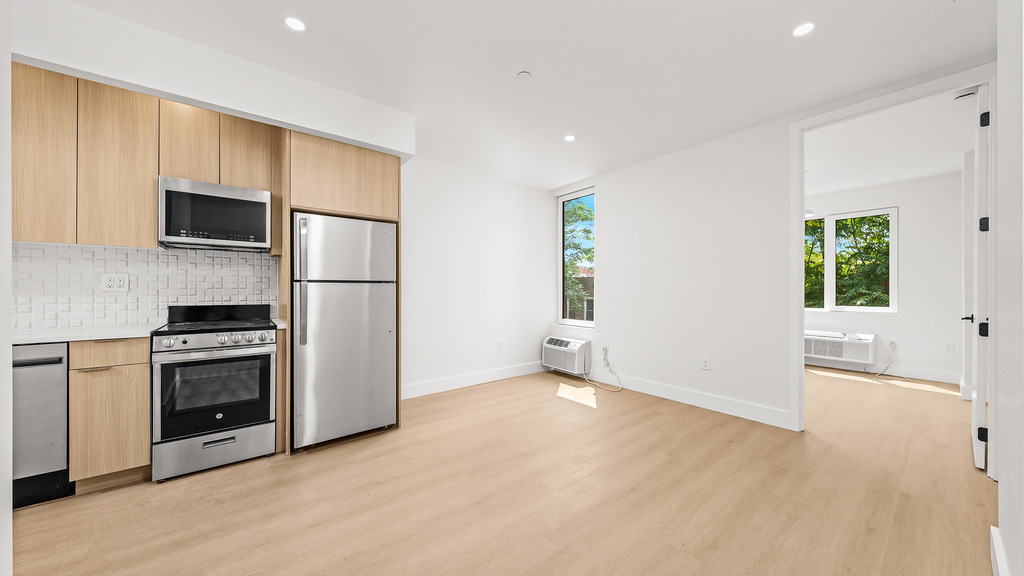 102 E 53rd St - Photo 5